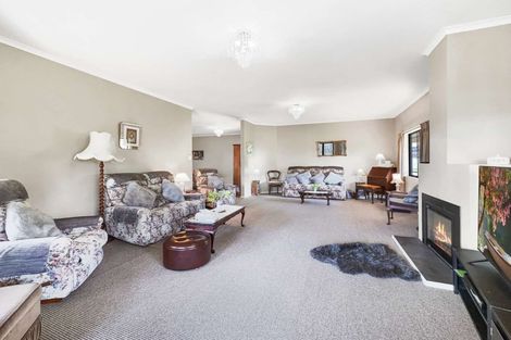 Photo of property in 20 Paraekaretu Street, Hunterville, 4730