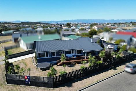 Photo of property in 22 Hennessy Street East, Foxton Beach, Foxton, 4815