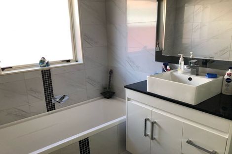 Photo of property in 100 Westerham Drive, Dannemora, Auckland, 2016