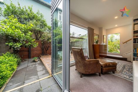 Photo of property in 2 Tiketike Way, Brooklyn, Wellington, 6021