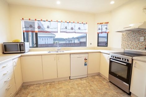 Photo of property in 13a Hinau Street, Tawa, Wellington, 5028