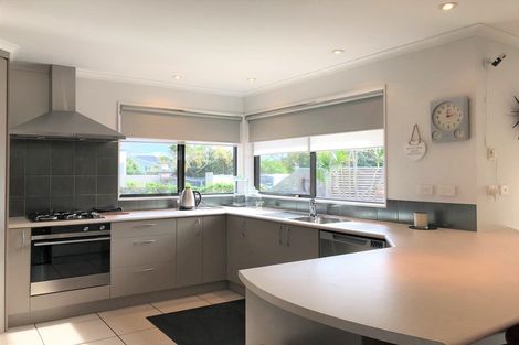 Photo of property in 20 Barbados Way, One Tree Point, 0118