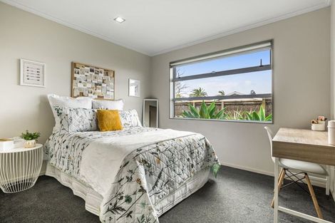 Photo of property in 90 Roberts Avenue, Belmont, Auckland, 0622