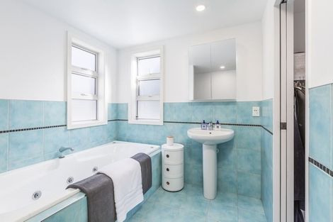 Photo of property in 91f Wade River Road, Stanmore Bay, Whangaparaoa, 0932