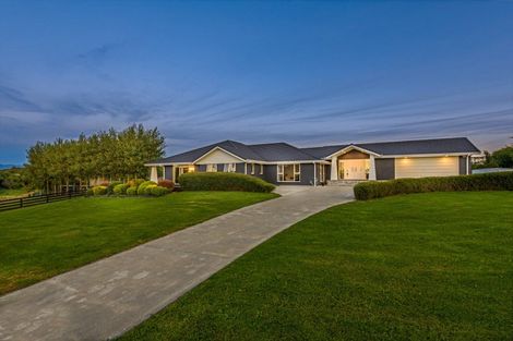 Photo of property in 2 Tutakarae Road, Kelvin Grove, Palmerston North, 4470