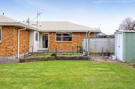 Photo of property in 18 Kinross Drive, Merrilands, New Plymouth, 4312