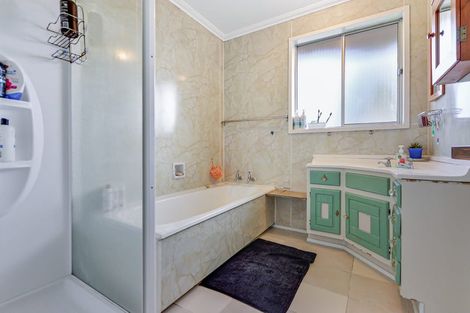 Photo of property in 299 Shakespeare Street, Leamington, Cambridge, 3432