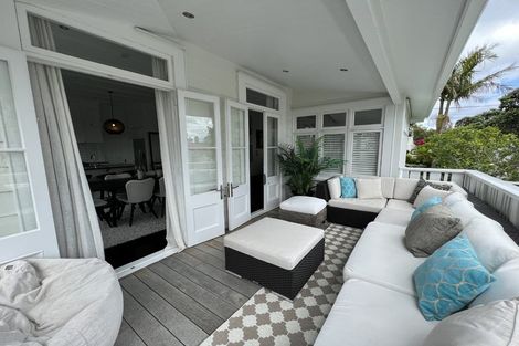 Photo of property in 8 William Bond Street, Stanley Point, Auckland, 0624