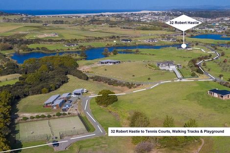 Photo of property in 32 Robert Hastie Drive, Mangawhai, 0573
