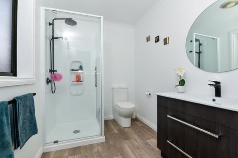 Photo of property in 52 Waiwherowhero Drive, St Andrews, Hamilton, 3200