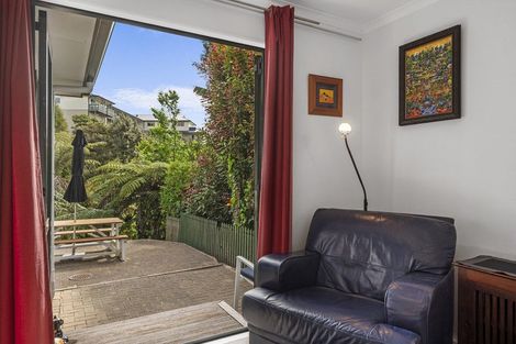 Photo of property in 5 Springwater Vale, Unsworth Heights, Auckland, 0632
