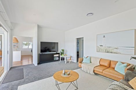 Photo of property in 12 Kowhai Street, Strandon, New Plymouth, 4312