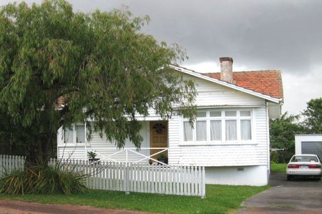 Photo of property in 2 Glendon Avenue, Avondale, Auckland, 1026