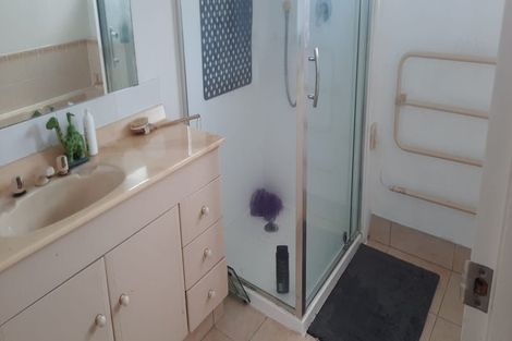 Photo of property in 18 Prince Regent Drive, Half Moon Bay, Auckland, 2012