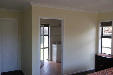Photo of property in 1 Resolution Place, Marfell, New Plymouth, 4310