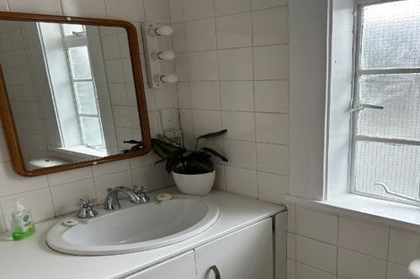 Photo of property in Pukehinau Flats, 4/1 Brooklyn Road, Mount Cook, Wellington, 6011