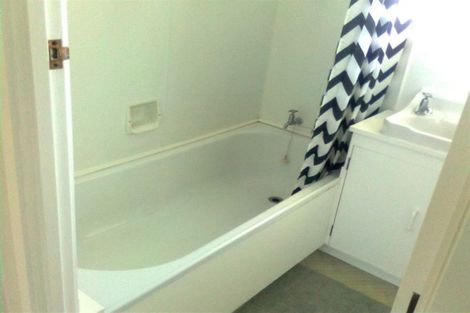 Photo of property in 1/15 Roberts Avenue, Bayswater, Auckland, 0622