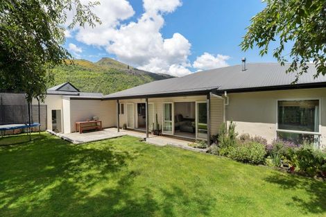 Photo of property in 15 Shanahan Lane, Arrowtown, 9302