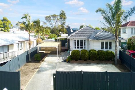 Photo of property in 2 Nile Road, Kelston, Auckland, 0602
