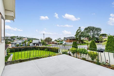 Photo of property in 18 Folkestone Street, Murrays Bay, Auckland, 0630