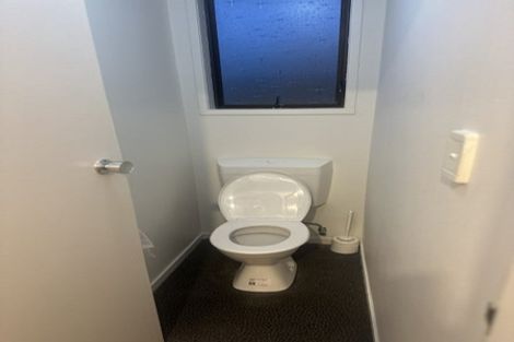 Photo of property in 22 Jenanne Place, Totara Vale, Auckland, 0629