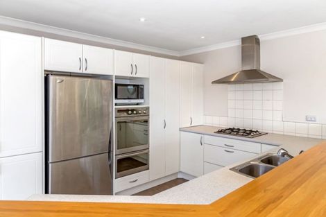 Photo of property in 32 Pohutukawa Avenue, Red Beach, 0932