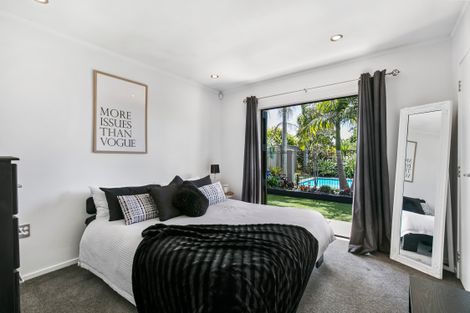 Photo of property in 21 Sartors Avenue, Northcross, Auckland, 0630