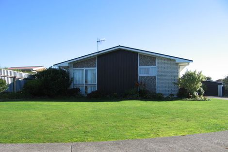 Photo of property in 2 Cohen Place, Milson, Palmerston North, 4414