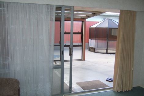 Photo of property in 2 Bellfield Road, Opaheke, Papakura, 2113