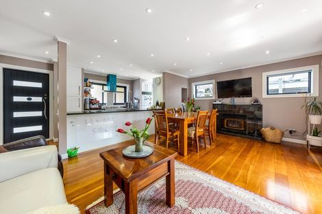 Photo of property in 88 Kaurilands Road, Titirangi, Auckland, 0604