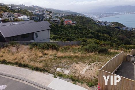 Photo of property in 3 Promontory Crescent, Newlands, Wellington, 6037