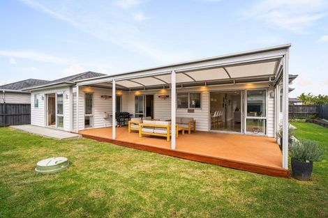 Photo of property in 4 Lewis Younie Road, Kumeu, 0810