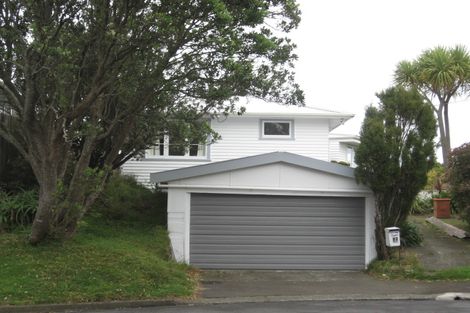 Photo of property in 15 Balmain Street, Newlands, Wellington, 6037