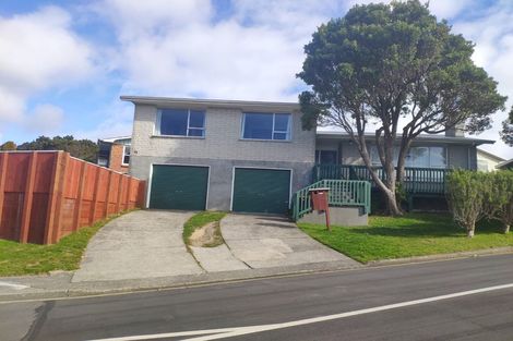 Photo of property in 42 Churton Drive, Churton Park, Wellington, 6037