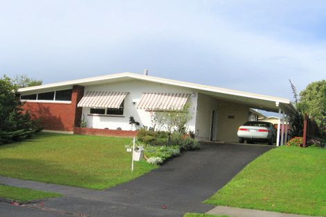 Photo of property in 4 Quibray Place, Botany Downs, Auckland, 2010