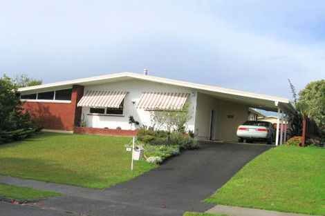 Photo of property in 4 Quibray Place, Botany Downs, Auckland, 2010