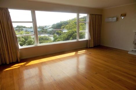 Photo of property in 15 Bancroft Terrace, Newlands, Wellington, 6037