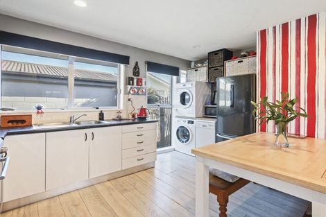 Photo of property in 2/140 Hay Street, Bromley, Christchurch, 8062