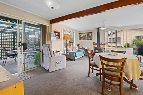 Photo of property in 25 Matthew Place, Kawaha Point, Rotorua, 3010