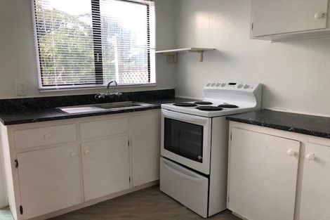 Photo of property in 26 Cheltenham Terrace, Newlands, Wellington, 6037