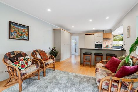 Photo of property in 32 Unsworth Drive, Unsworth Heights, Auckland, 0632