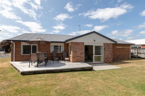 Photo of property in 48 Catalina Drive, Melville, Hamilton, 3206