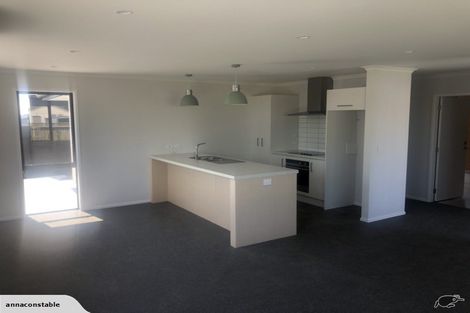 Photo of property in 30 Queenwood Road, Levin, 5510