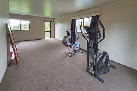 Photo of property in 1939 South Road, Pitone, New Plymouth, 4374