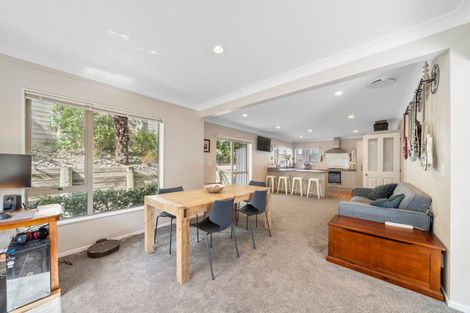 Photo of property in 92 Amesbury Drive, Churton Park, Wellington, 6037