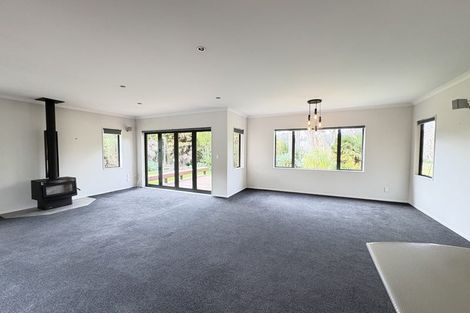 Photo of property in 30 Foster Road, Kumeu, 0891