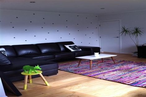 Photo of property in 3 Wykeham Place, Glenfield, Auckland, 0629