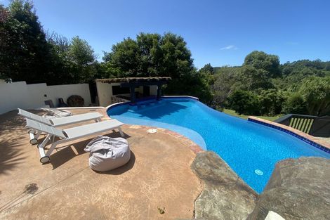 Photo of property in 9 Laingrange Place, Laingholm, Auckland, 0604