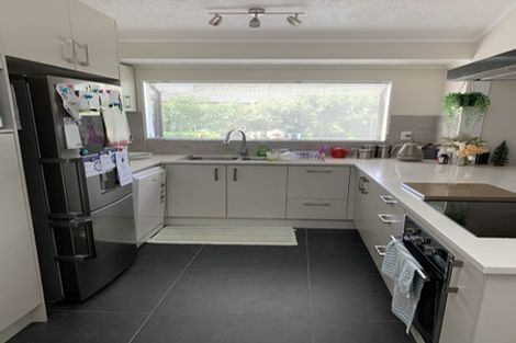 Photo of property in 43 Gosford Drive, Botany Downs, Auckland, 2010