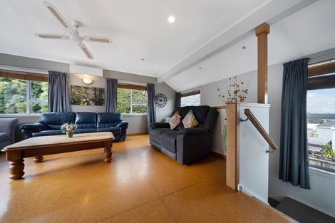 Photo of property in 15 Tauhara Street, Green Bay, Auckland, 0604